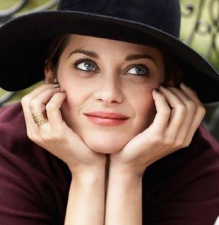 Marion Cotillard, surprinsa fara machiaj de paparazzi. Vezi cum arata