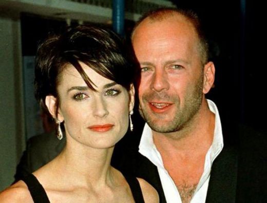 Dupa ce au aparut zvonuri despre Bruce Willis ca ar fi inselat-o, in 1998 cei doi s-au separat, cu putin timp inainte de premiera filmului Armageddon, cu care Willis a dat lovitura.