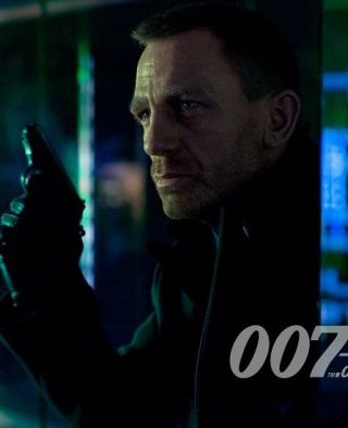 James Bond alaturi de una din armele sale clasice: Daniel Craig e gata de actiune intr-o noua imagine din Skyfall