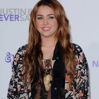 Miley Cyrus s-a facut fata rea - apare in scene de sex