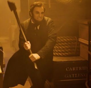 Un film care te va surprinde: Abraham Lincoln ucide vampiri cu un topor in cea mai ciudata pelicula din 2012