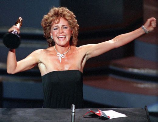 Sally Field dupa ce a primit al doilea Oscar in 1985 pentru 