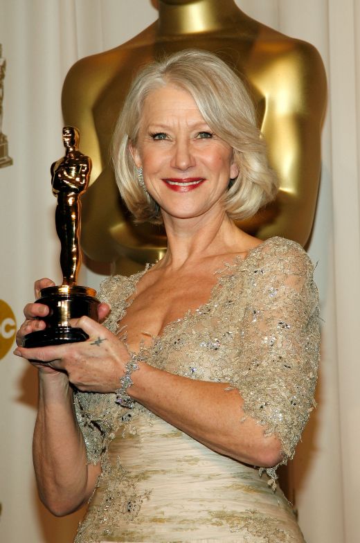 Dupa o cariera de peste 30 de ani, Helen Mirren  ia Oscarul in 2007 pentru rolul din The Queen