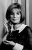 Barbra Streisand a luat in 1969 Oscarul pentru cea mai buna actrita cu rolul din Funny Girl. Atunci pentru prima data in istorie doua femei au impartit premiul la aceeasi categorie. Katharine Hepburn il luase pentru The Lion in Winter, insa nu si-a facut aparitia