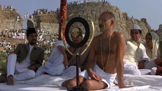 Gandhi (1982): Ben Kingsley reusea sa ofere un portret emotionant al lui Gandhi in in 1982, insa si pana astazi critcii sunt de parere ca celebrul E.T. al lui Spielberg merita Oscarul, film considerat a fi nemuritor si plin de emotie, chiar si dupa 30 de ani