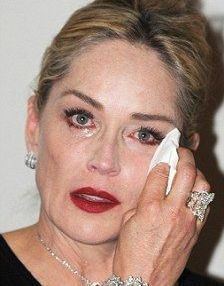 Momentul in care cea mai dorita femeie din lume a izbucnit in lacrimi: cum i-a impresionat Sharon Stone pe fani cu aceste imagini