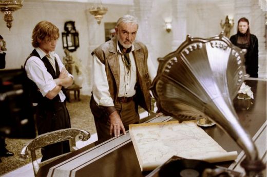 23. The League Of Extraordinary Gentlemen (2003): Lui Sean Connery i-a parut rau ca a aparut in acest film, de altfel si ultimul pe care l-a facut pana in acest moment. Nu e de mirare, avand in vedere ca pelicula regizata de Stephen Norrington a fost un fiasco total. „Cred ca este printre putinele filme pe care le-am vazut si la finalul caruia sa fiu plin de furie pentru ca am dat banii pe asa ceva” a fost reactia unui spectator. Nici criticii nu au fost mai blanzi, care au numit filmul „ o prostie plina de actori cu pretentii”.