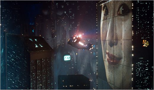 Blade Runner (1982):Cum arata viitorul? Ridley Scott i-a fascinat pe fani cu o imagine futuristica a Los Angelesului in 2019. Greu de crezut ca asa va arata orasul in 7 ani, dar imaginile i-au lasat masca pe fani.