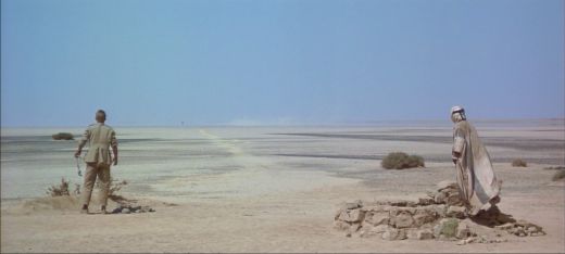 Lawrence Of Arabia (1962): Scena mirajului in care Lawrence asteapta in desert si il vede pe  Sherif Ali (Omar Sharif ) venind spre el i-a  impresionat pe spectatori.