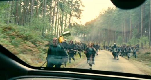 Children Of Men (2006): Alfonso Cuaron a facut istorie cu celebrul cadrul de actiune filmat din masina. Totul se intampla atat de repede, incat spectatorii nu realizaeaza pe moment cat de socanta este scena.