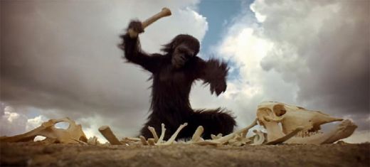 2001: A Space Odyssey (1968): Kubrick reusete intr-o secventa sa sintetizeze intreaga evolutie umana, de la maimuta  pana la era mult mai dezvoltata, in care omul cucereste spatiul.