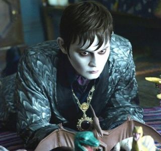 Primul trailer pentru Dark Shadows: Johnny Depp e un vampir de 200 de ani si are parte de scene fierbinti alaturi de Eva Green