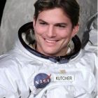Ashton Kutcher, printre turistii care vor fi transportati in spatiu de compania Virgin Galactic. Ce mesaj i-a transmis miliardarul Richard Branson vedetei americane