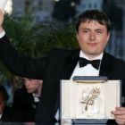 Filmul lui Cristian Mungiu, Dupa dealuri , selectionat la Festivalul de Film de la Cannes 2012. Regizorul revine in competitie dupa 5 ani de cand a castigat Palme D Or-ul