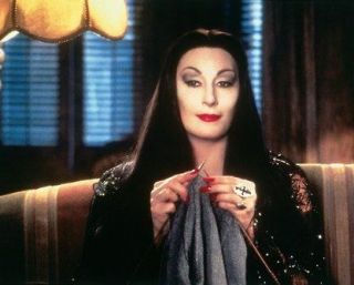 Marturisiri inedite ale Morticiei din Familia Addams . Cum a ajuns Anjelica Huston de la calugarita la o relatie de 16 ani cu baiatul rau Jack Nicholson