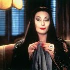Marturisiri inedite ale Morticiei din Familia Addams . Cum a ajuns Anjelica Huston de la calugarita la o relatie de 16 ani cu baiatul rau Jack Nicholson