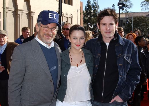  Henry Thomas, Steven Spielberg si Drew Barrymore in 2002