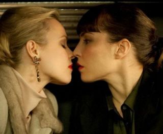 Rachel McAdams se saruta cu Noomi Rapace in thrillerul erotic Passion, marea revenire a lui Brian De Palma