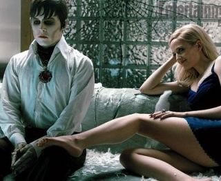 Johnny Depp intra din nou in universul sumbru al excentricului regizor Tim Burton. Actorul e revoltat de vampirii care arata ca fotomodele