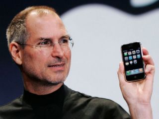 Filmul despre viata si cariera lui Steve Jobs va fi realizat pe baza unui scenariu de Aaron Sorkin, castigator al Oscarului pentru The Social Network