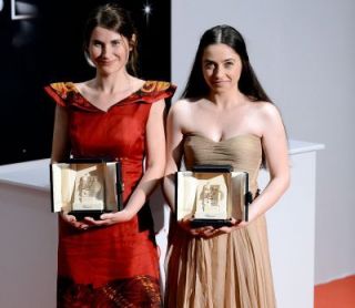 Cosmina Stratan si Cristina Flutur, actritele romance care au cucerit Cannes-ul. Debutul glorios care le-a adus recunoastere in intreaga lume: Cristian Mungiu are o maniera magistrala de a-si ghida actorii