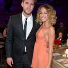 Miley Cyrus s-a logodit cu actorul Liam Hemsworth