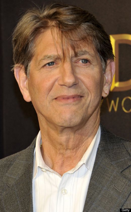 Peter Coyote (70 de ani) a reusit dupa E.T sa apara constant in filme pentru televizune sau pe marele ecrane. Doua dintre filmele sale populare sunt 