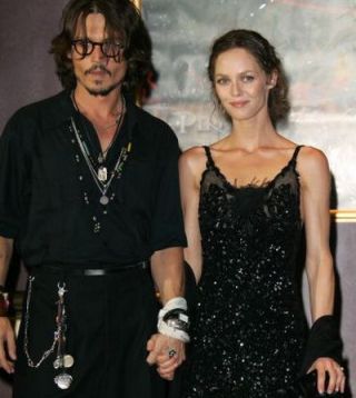 Johnny Depp si Vanessa Paradis se despart dupa 14 ani. Final trist pentru cuplul care a trait ascuns de Hollywood timp de un deceniu