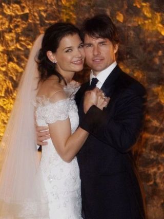 Scandalurile care i-au ruinat popularitatea lui Tom Cruise si au facut-o pe Katie Holmes sa fuga de el: obsesia unei religii ciudate