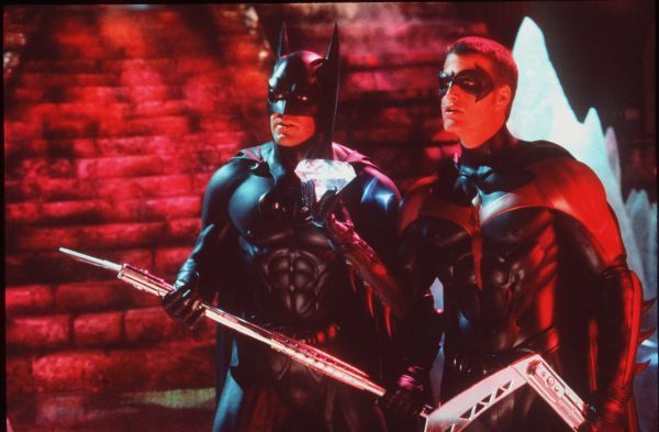 George Clooney si Chris O'Donnell au fost Batman si Robin in  Batman & Robin (1997), in regia lui  Joel Schumacher