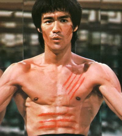 39 de ani de la moartea celui mai popular actor de arte martiale din istorie. 25 de momente memorabile din cariera lui Bruce Lee