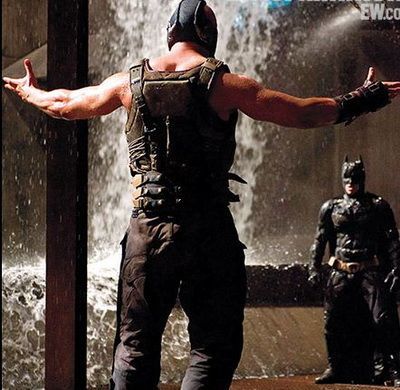 The Dark Knight Rises, ridicat in slavi de americani: Sumbru, trist, genial. Un critic, amenintat cu moartea de fani pentru o recenzie dura a filmului