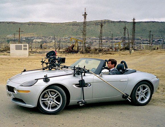  BMW Z8 a fost condus de Pierce Brosnan in  The World Is Not Enough ( 1999)