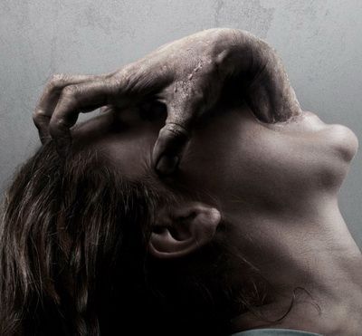 Poster inspaimantator pentru The Possession, horror-ul produs de Sam Raimi: imaginea care le-a dat fiori fanilor