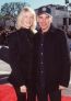 Actorul Billy Bob Thornton a fost logodit cu actrita si producatoare Laura Dern inainte sa fuga si sa se insoare cu Angelina Jolie in 2000. Casnicia lor a durat 3 ani. Actorul are 5 divorturi la activ.