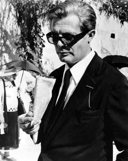 8 1/2 (1963): America l-a avut pe Cary Grant, iar Italia l-a avut pe Marcello Mastroianni. Iar un star mai atragator ca el nu a existat in anii '60. In filmul lui Fellini, este clar dupa ce personaj s-a inspirat. 