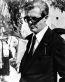8 1/2 (1963): America l-a avut pe Cary Grant, iar Italia l-a avut pe Marcello Mastroianni. Iar un star mai atragator ca el nu a existat in anii 60. In filmul lui Fellini, este clar dupa ce personaj s-a inspirat. S-a imbracat ca Federico , a marturisit Orietta Nasalli Rocca. Orice nesiguranta a personajului lui Mastroianni este ascunsa in spatele unui costum negru, o camasa alba si o cravata neagra.
