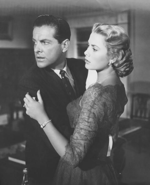 Dial M for Murder (1954): Acest film marcheaza prima sa colaborare cu actrita Grace Kelly. Pelicula urmareste povestea unui barbabt care planuieste sa isi omoare sotia infidela. Ca si Rope, majoritatea scenelor au loc intr-un apartament, adaugand un aer de claustrofobie thriller-ului.