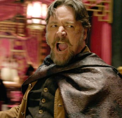 Russell Crowe este prins intr-o lupta kung-fu sangeroasa in noul trailer interzis minorilor pentru The Man With the Iron Fists