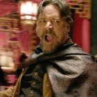 Russell Crowe este prins intr-o lupta kung-fu sangeroasa in noul trailer interzis minorilor pentru The Man With the Iron Fists
