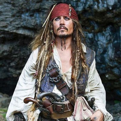 Piratii din Caraibe 5 ii va aduce cel mai mare salariu din istorie lui Johnny Depp. Cu cat va fi platit starul pentru a se intoarce in rolul lui Jack Sparrow