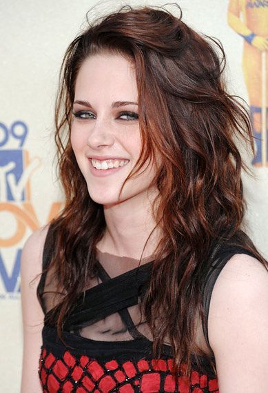 Kristen Stewart nu va fi prezenta la MTV VMA. Care a fost motivul retragerii ei neasteptate