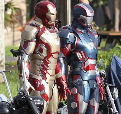 Robert Downey Jr. va controla o armata de oameni de otel. Vezi imagini noi din Iron Man 3