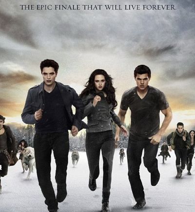 Finalul grandios care va dainui pentru totdeauna: Robert Pattinson si Kristen Stewart apar impreuna in ultimul poster al seriei Twilight