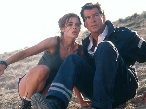 The World Is Not Enough (1999, Pierce Brosnan, Denise Richards): James Bond: [in bed with Christmas Jones] I was wrong about you./ Dr. Christmas Jones: Yeah, how so? /James Bond: I thought Christmas only comes once a year. ( James Bond: [ in pat cu Christmas Jones] M-am inselat in privinta ta / Dr. Christmas Jones: Da, de ce? / James Bond: Credeam ca Craciunul vine o data pe an)