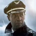 Denzel Washington, ridicat in slavi pentru rolul unui pilot dependent: ar putea primi a sasea nominalizare la Oscar pentru Flight. Scenele care te vor lasa fara respiratie