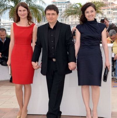 Cel mai asteptat film romanesc al anului, Dupa dealuri, ajunge in Romania: citeste un interviu cu Cristian Mungiu, premiat la Cannes in 2012