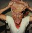 Freddy Krueger tragand de masca sa infricosatoare