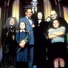 Transformarea membrilor familiei Addams. Cum arata dupa 23 de ani regii comediei negre