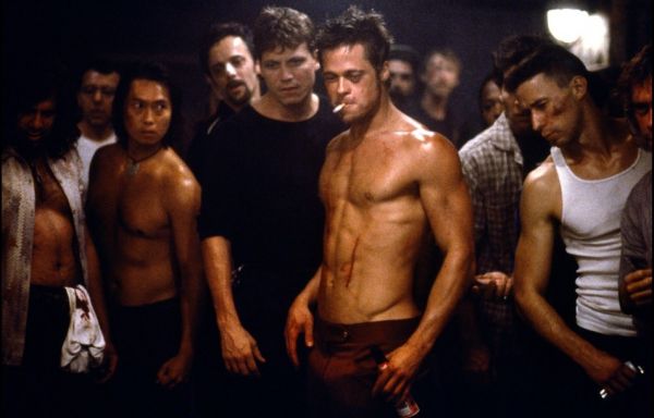 Fight Club (1999) Regizor:David Fincher,Distributie: Brad Pitt, Edward Norton, Helena Bonham Carter